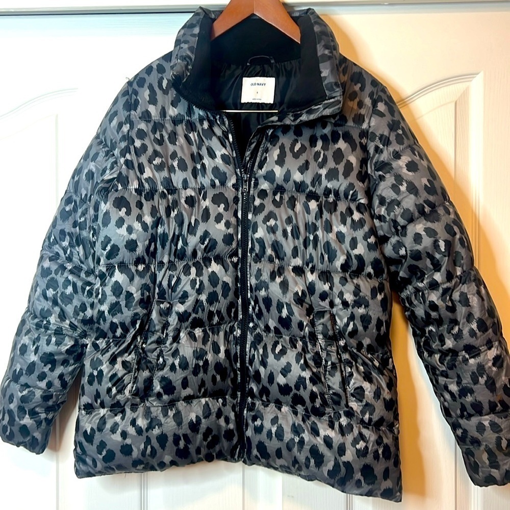 Old Navy Easy Leopard Print Puffer Jacket Gray/Black Like New / Small